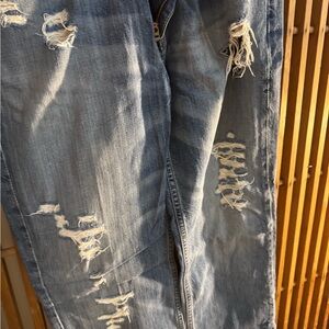 Slim Blue Distressed Jeans with Vintage Appeal